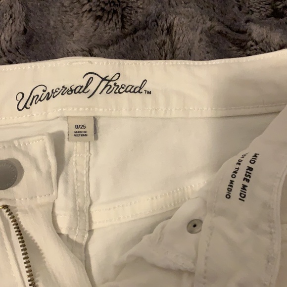 Universal Threads white Jean shorts size 0/25 - Picture 5 of 5